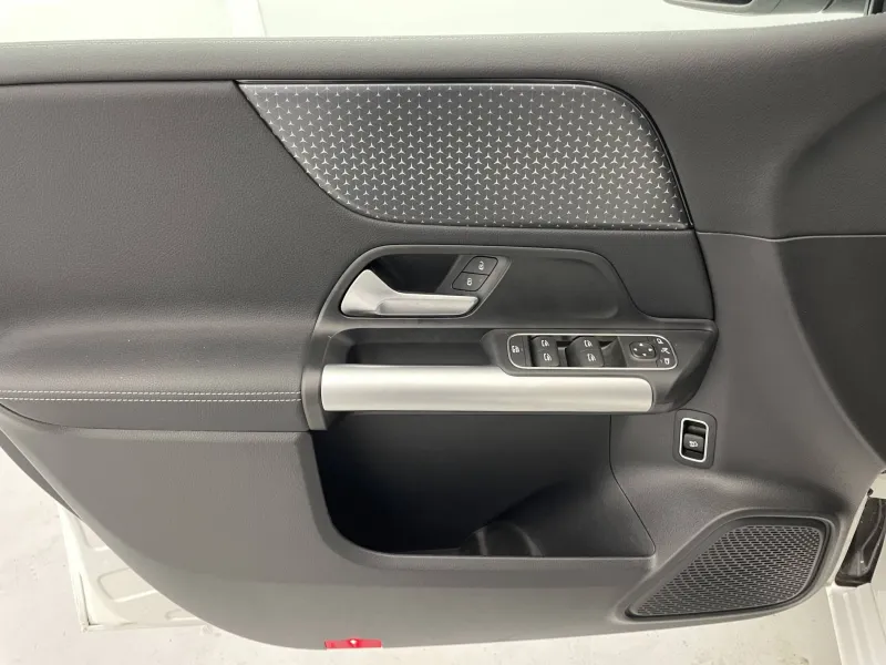 Image secondaire du véhicule 30