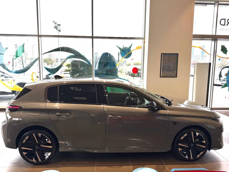 Image secondaire du véhicule 4