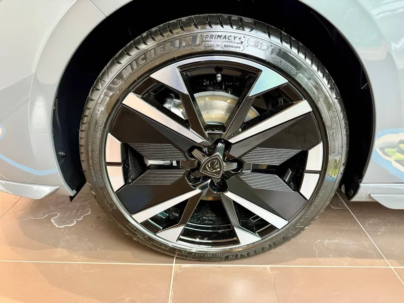 Image secondaire du véhicule 8