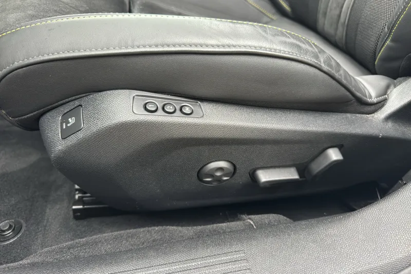 Image secondaire du véhicule 44