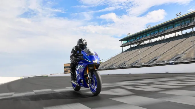 Yamaha R7 2026 : Passage ligne arrivée