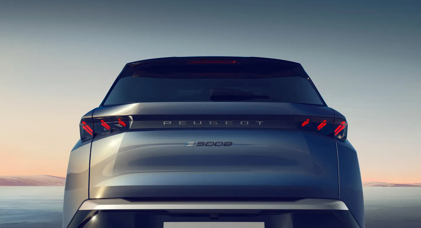Peugeot 5008 2024 : détail face arrière