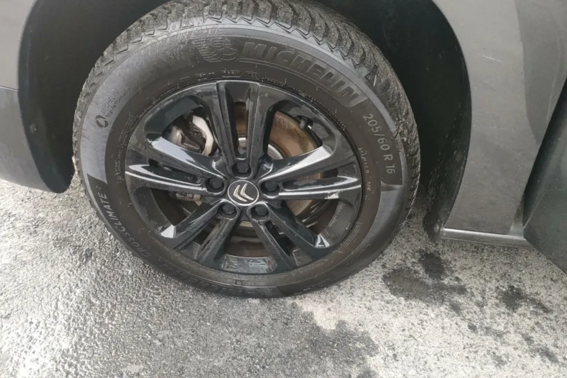 Image secondaire du véhicule 14