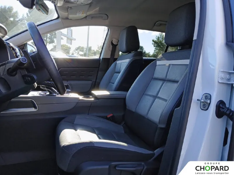 Image secondaire du véhicule 22