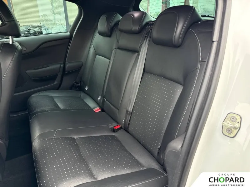 Image secondaire du véhicule 12