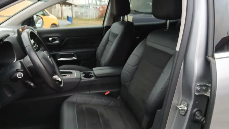 Image secondaire du véhicule 11