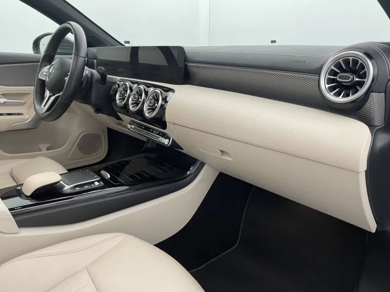 Image secondaire du véhicule 32