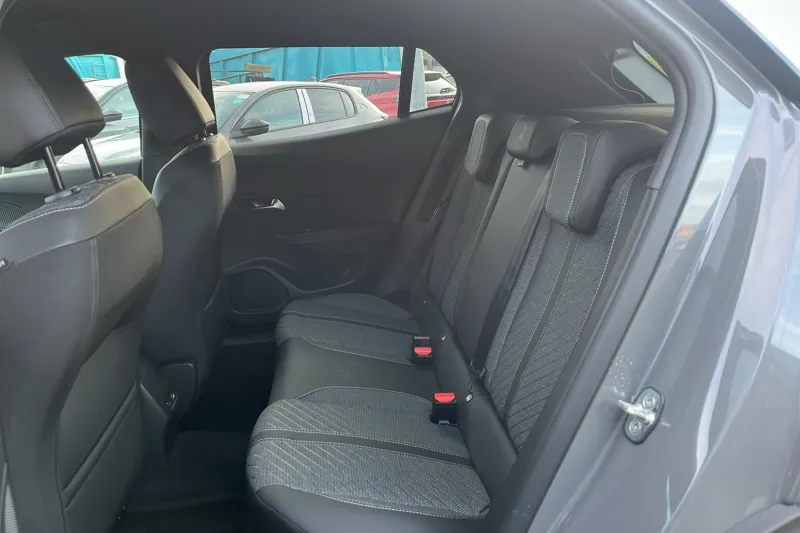 Image secondaire du véhicule 12