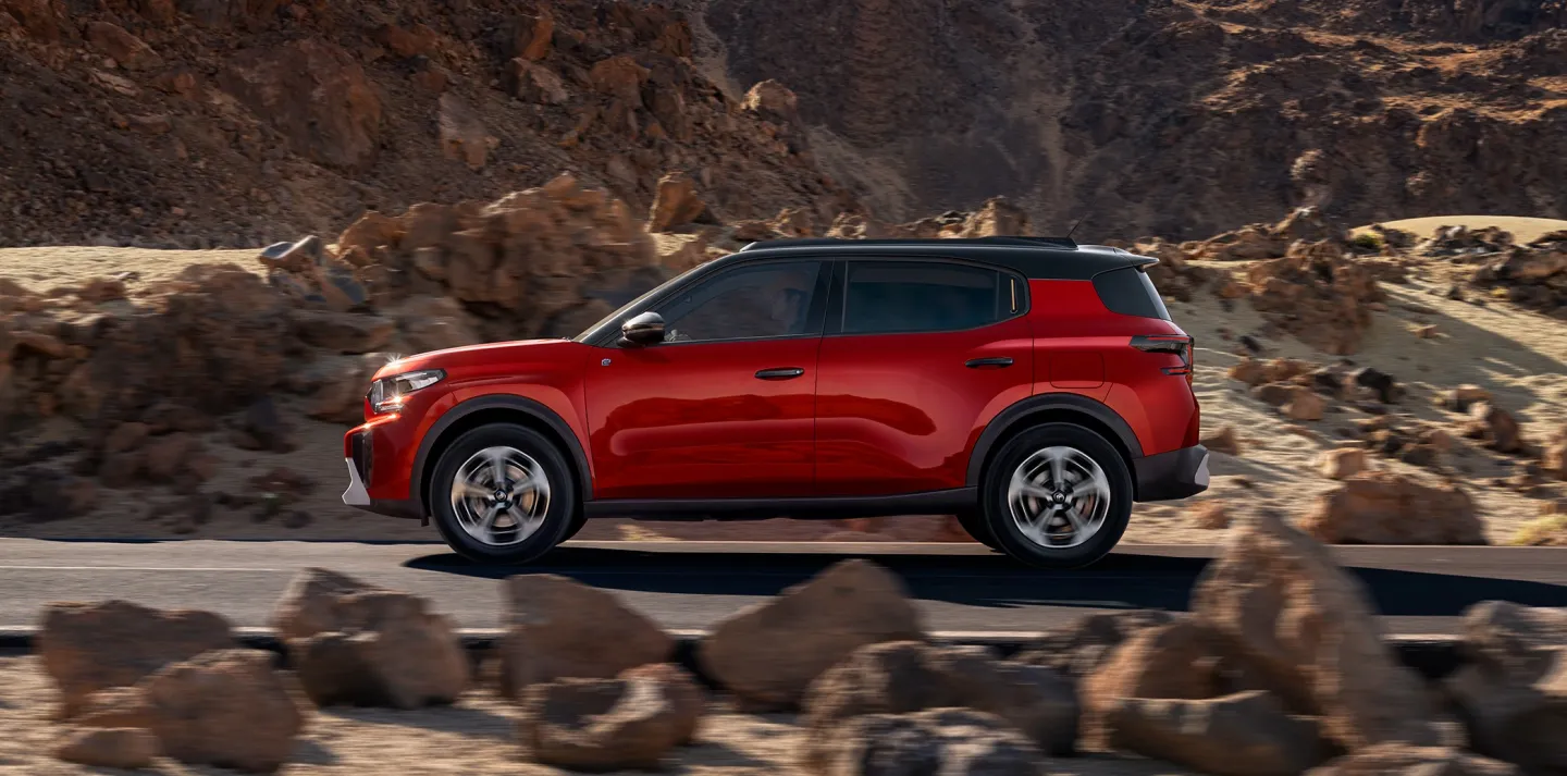 Citroën C3 Aircross 2024 : profil gauche sur route