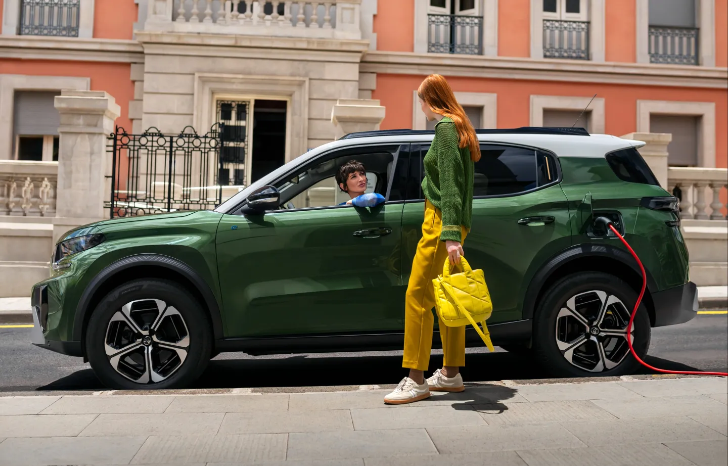 Citroën C3 Aircross 2024 : vue profil gauche garé en ville