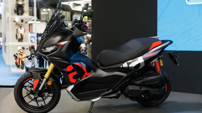 Aprilia SR GT 400 : Béquille latérale