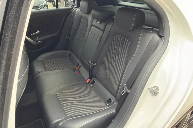 Image secondaire du véhicule 12