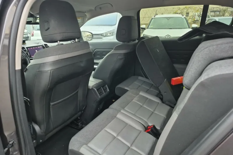 Image secondaire du véhicule 12