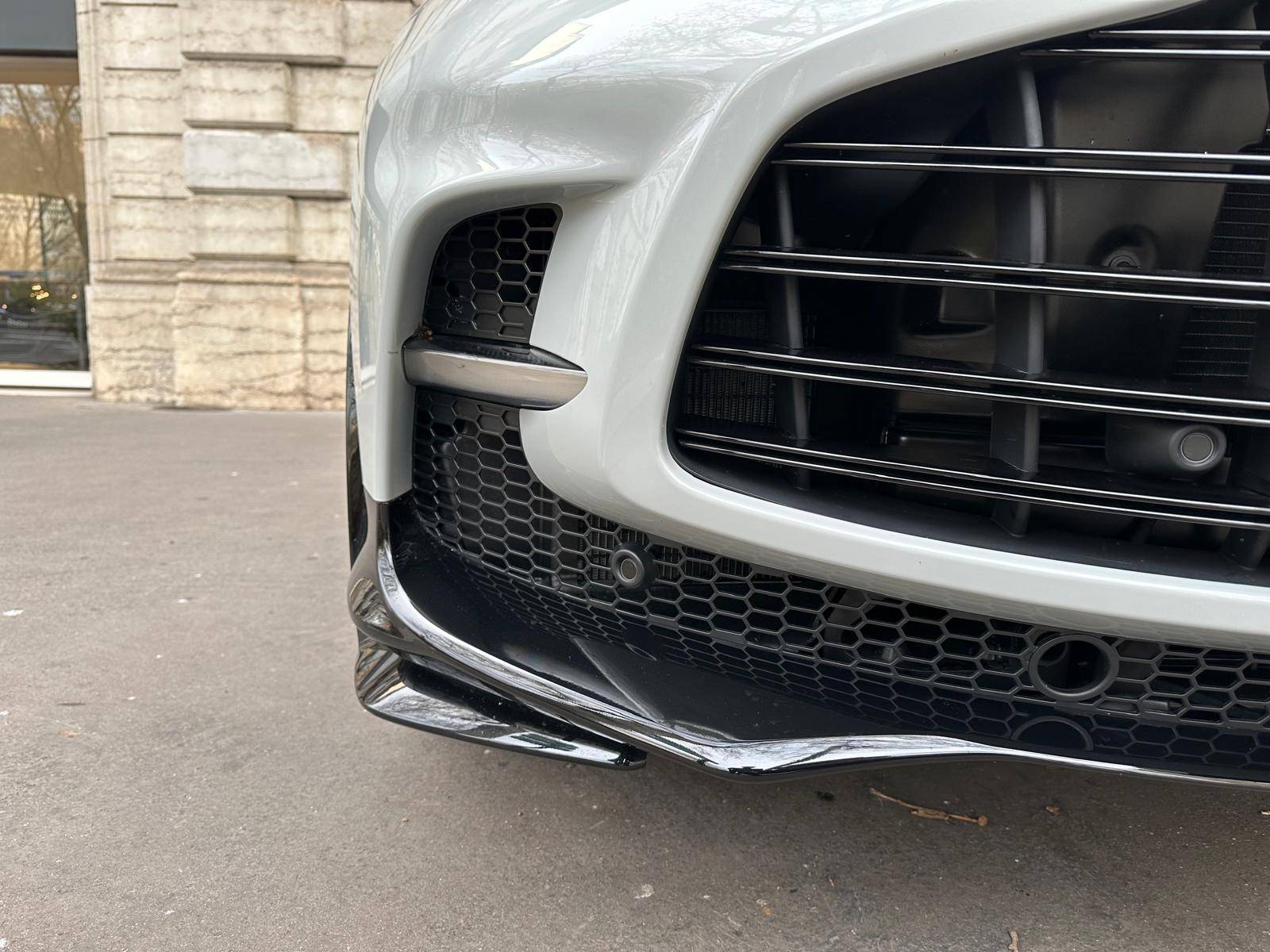 DBX707 DBX707 4.0 Biturbo V8 &mdash; 8