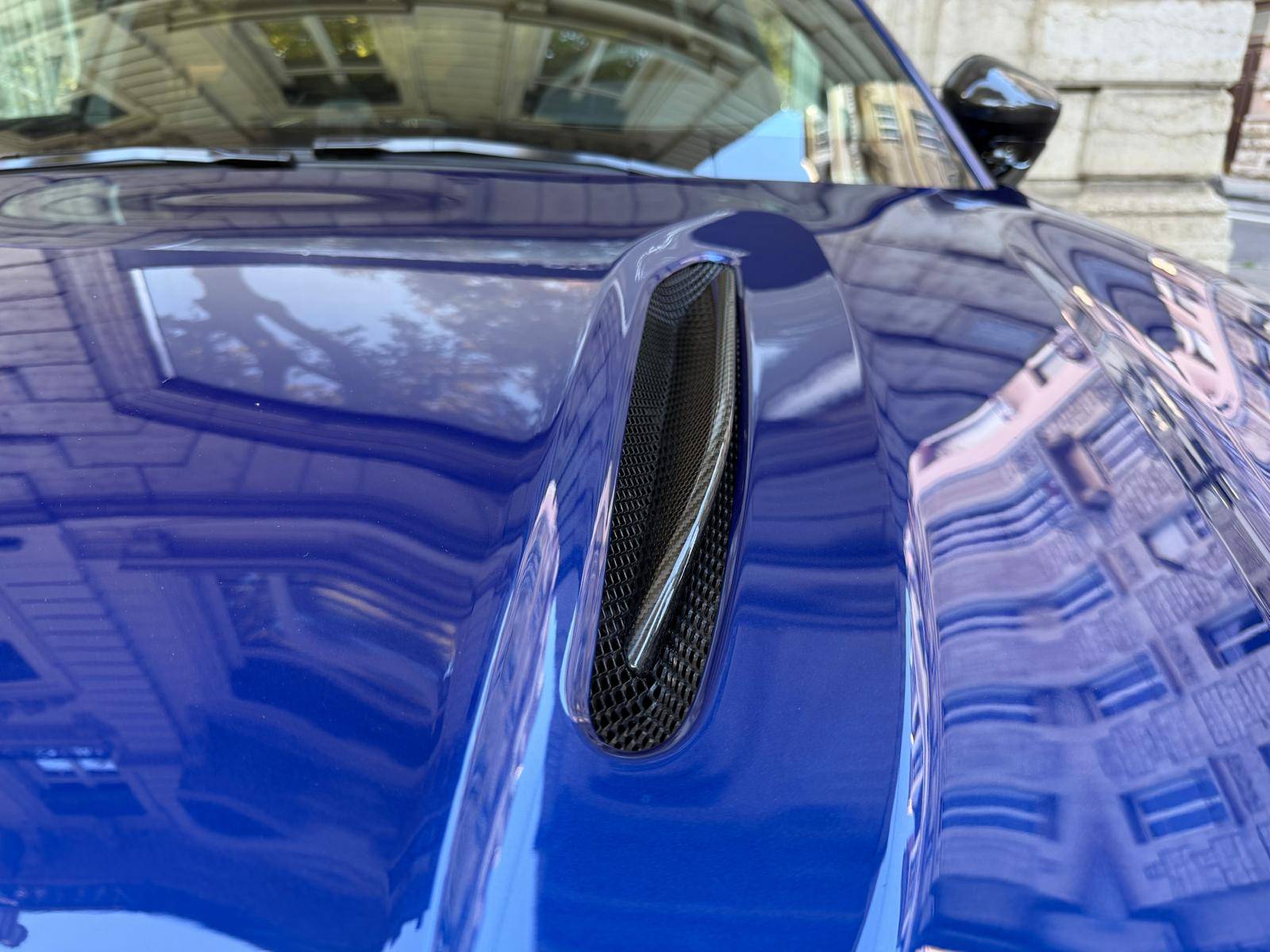 DBX707 DBX707 4.0 Biturbo V8 &mdash; 2