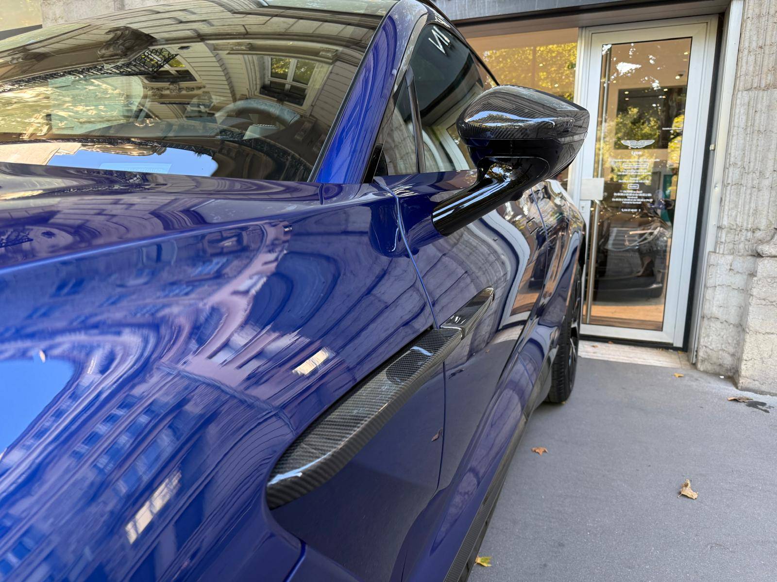 DBX707 DBX707 4.0 Biturbo V8 &mdash; 3