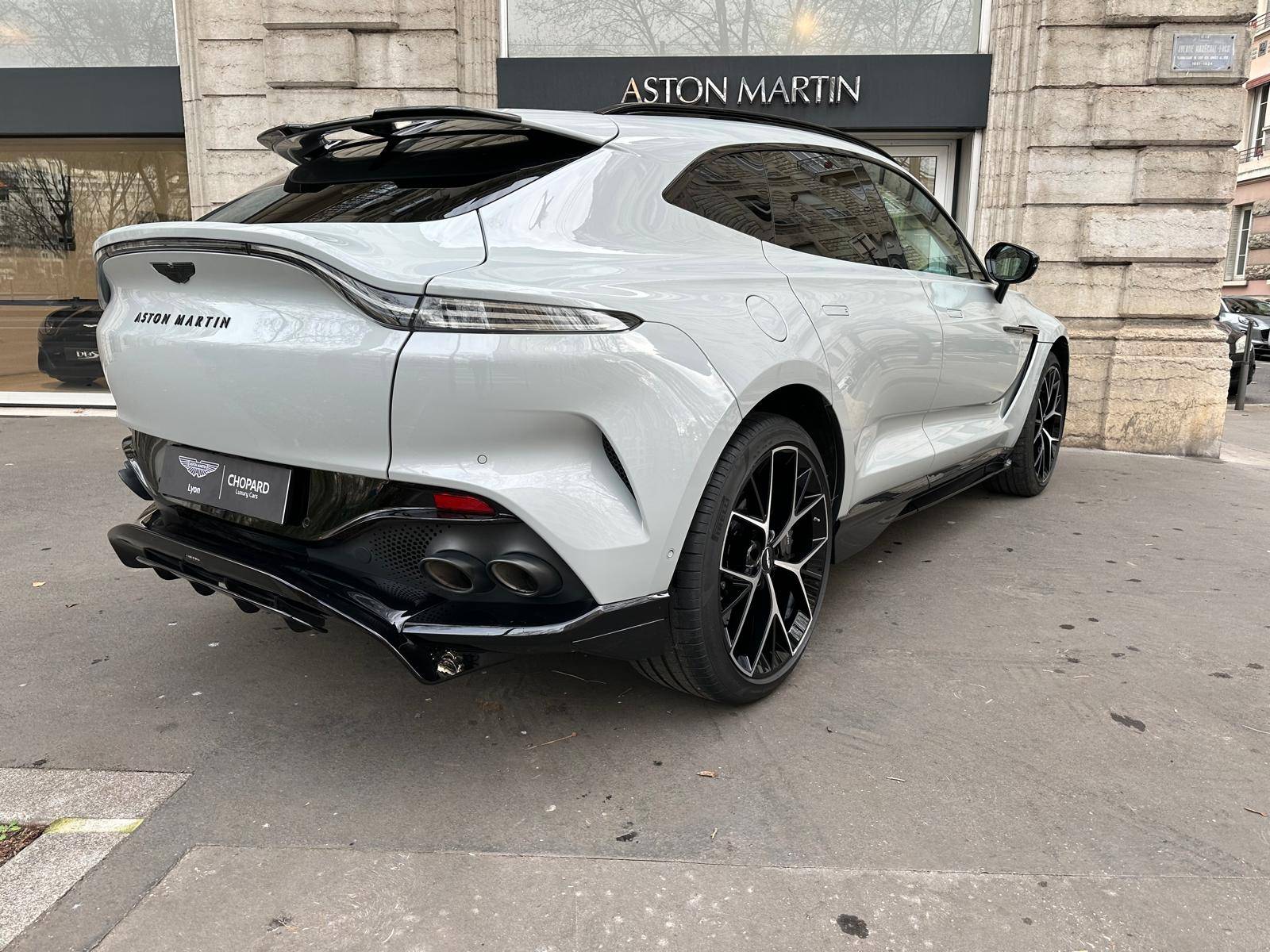 DBX707 DBX707 4.0 Biturbo V8 &mdash; 12