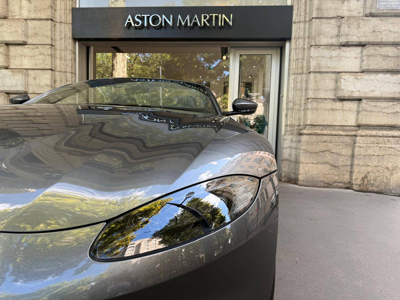 VANTAGE ROADSTER Vantage Roadster 4.0 Biturbo V8 510 ch BVA8 &mdash; 3