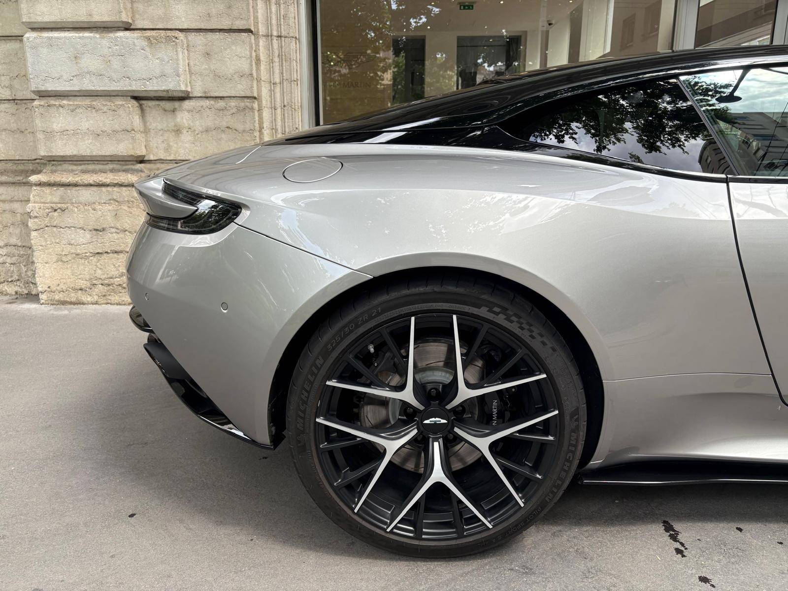 DB12 DB12 Coup&eacute; 680cv &mdash; 4