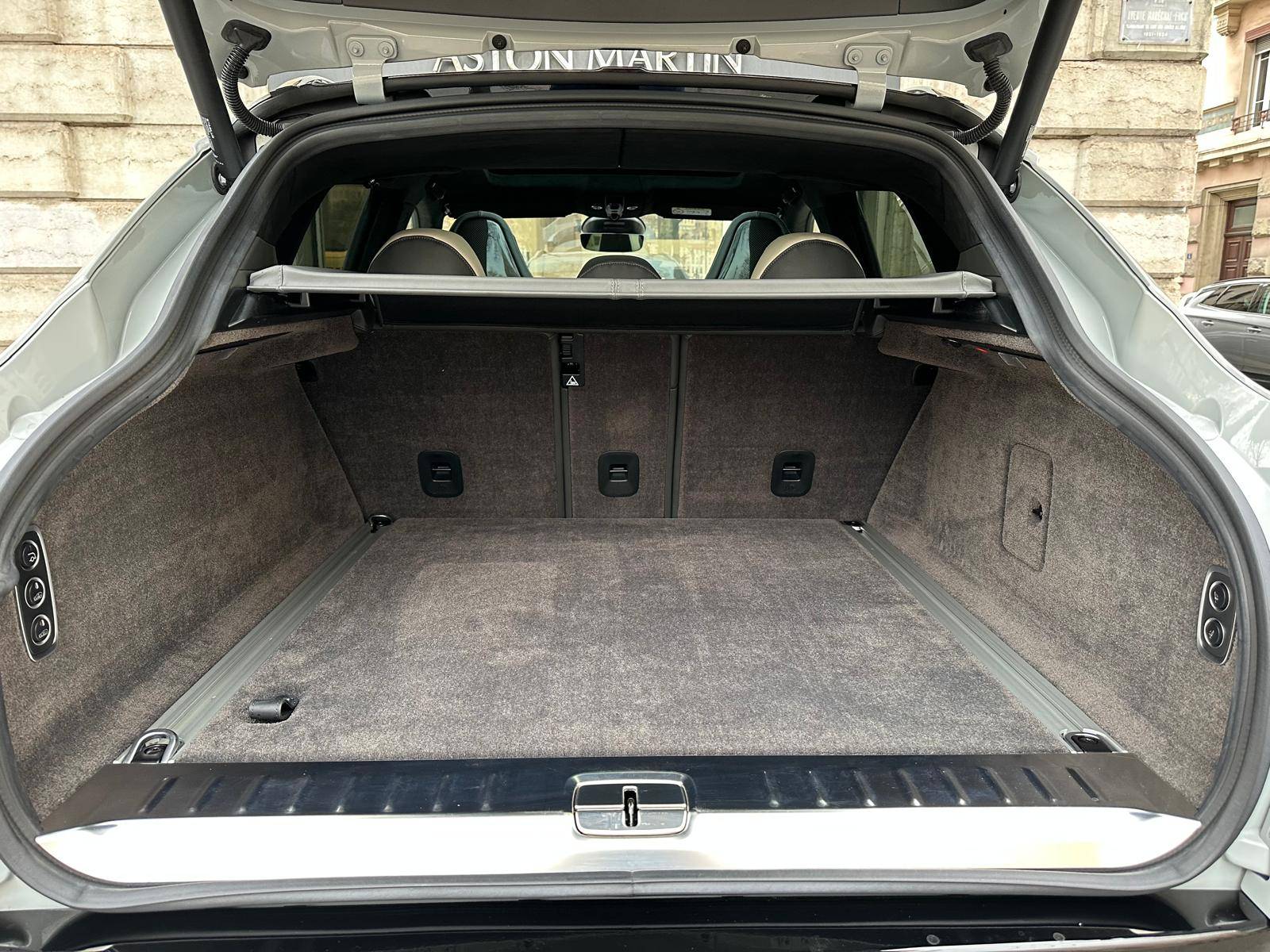 DBX707 DBX707 4.0 Biturbo V8 &mdash; 14