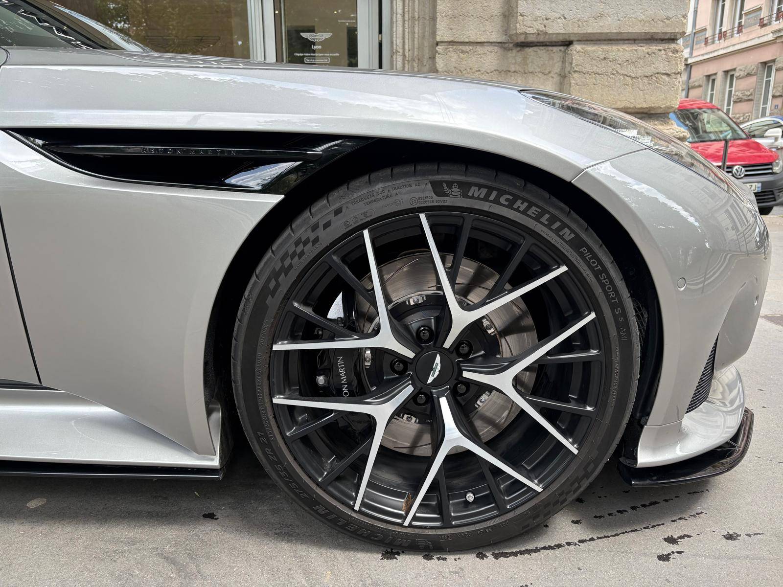 DB12 DB12 Coup&eacute; 680cv &mdash; 5