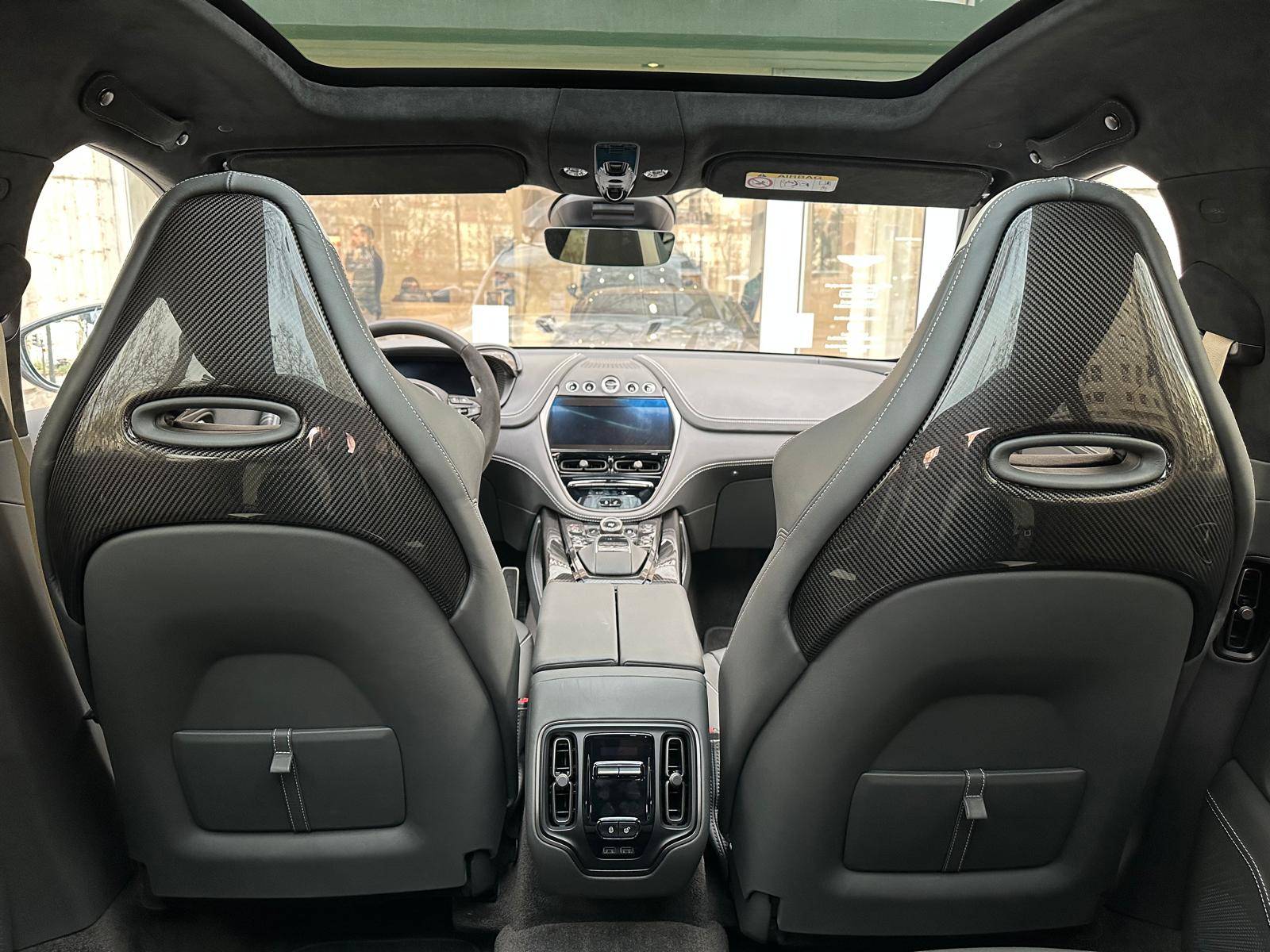 DBX707 DBX707 4.0 Biturbo V8 &mdash; 17