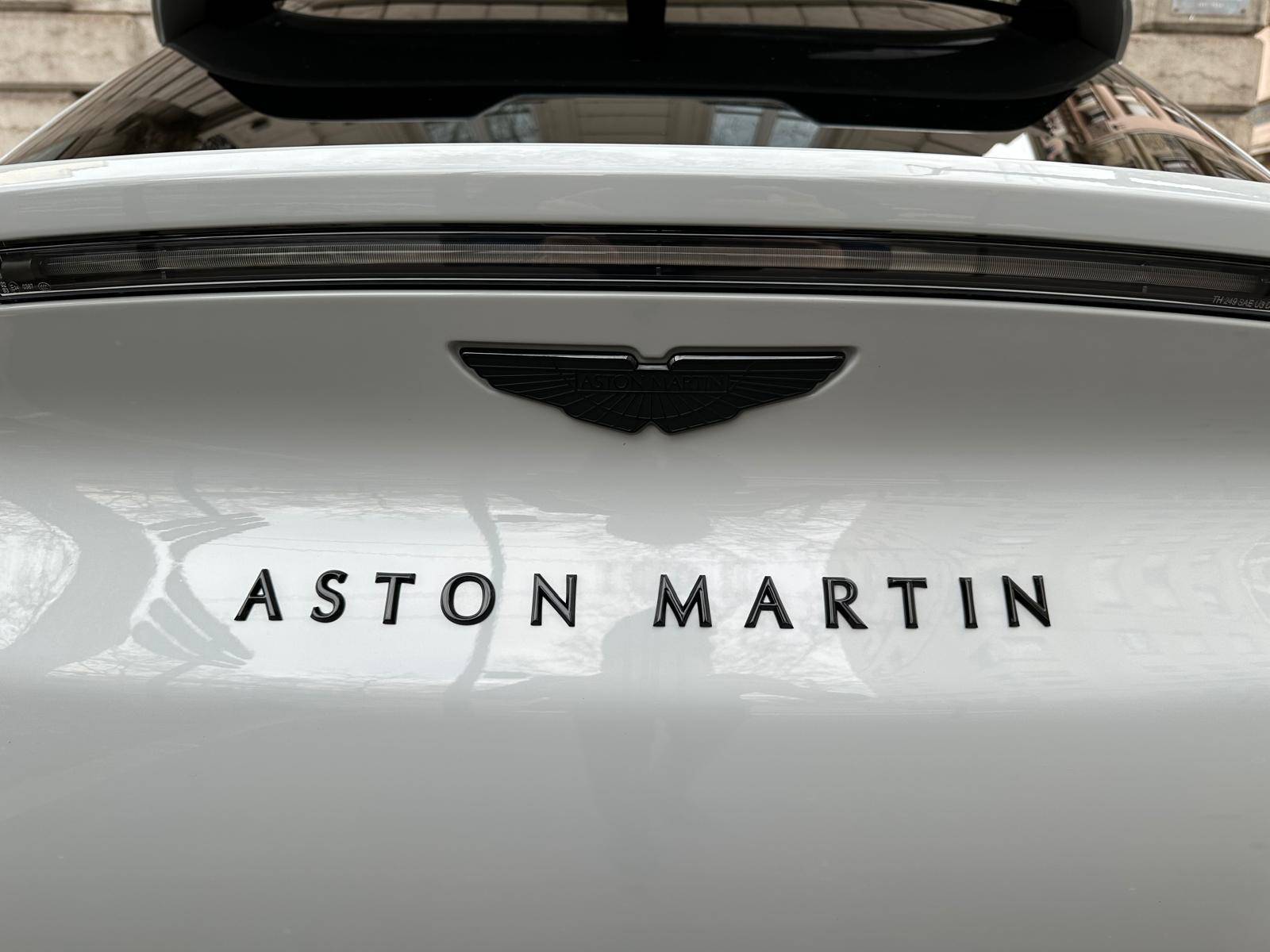 DBX707 DBX707 4.0 Biturbo V8 &mdash; 19