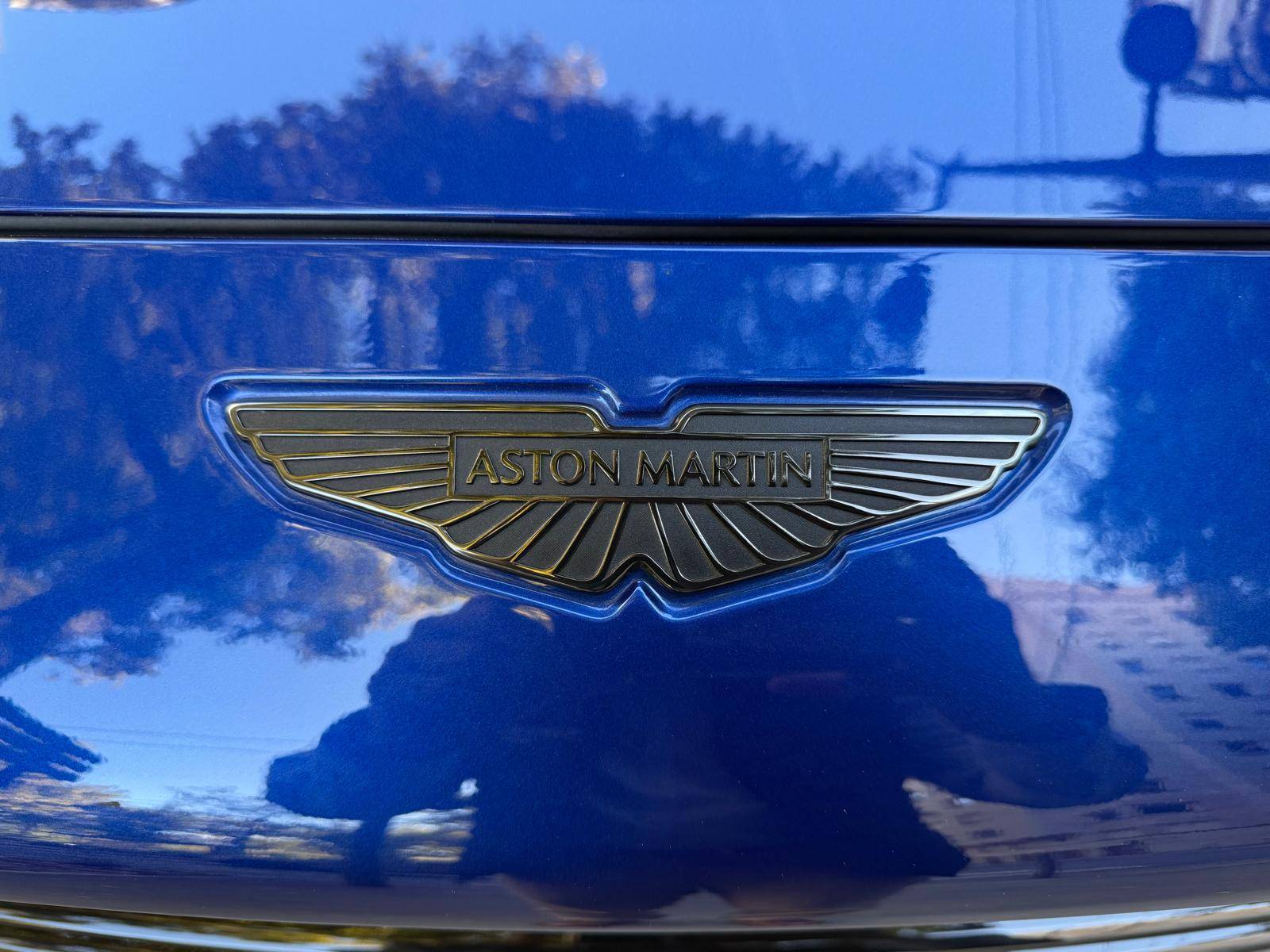 DBX707 DBX707 4.0 Biturbo V8 &mdash; 9