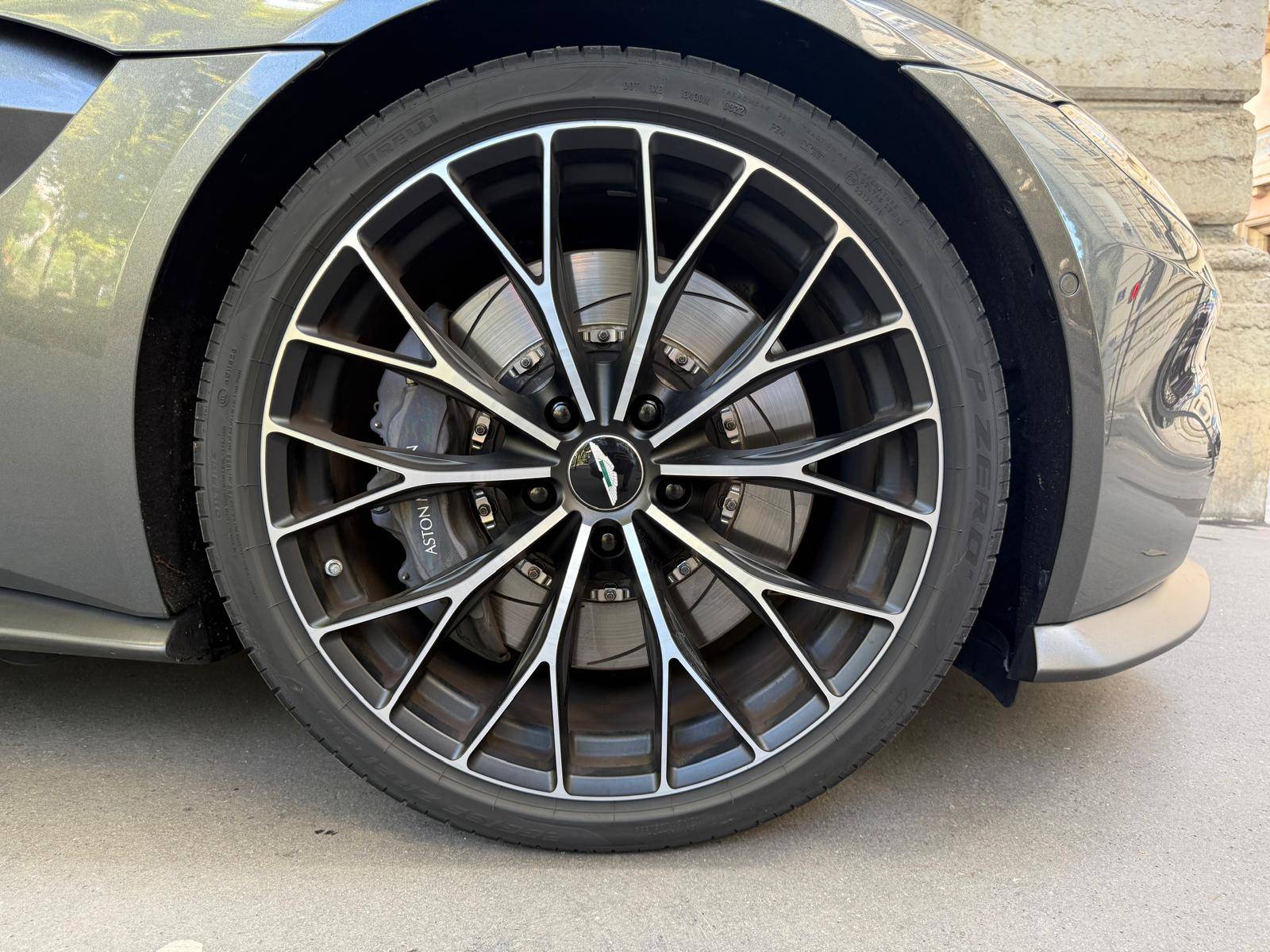 VANTAGE ROADSTER Vantage Roadster 4.0 Biturbo V8 510 ch BVA8 &mdash; 8