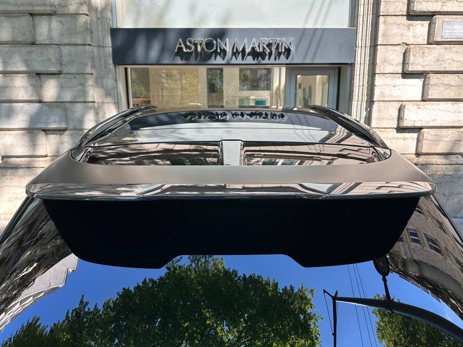 DBX707 DBX707 4.0 Biturbo V8 &mdash; 11