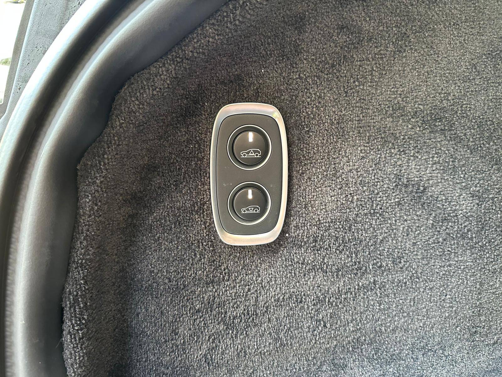 DBX707 DBX707 4.0 Biturbo V8 &mdash; 13