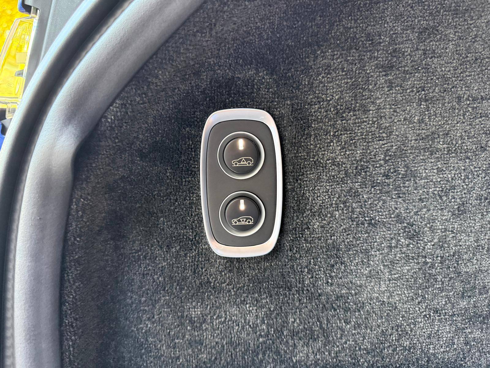 DBX707 DBX707 4.0 Biturbo V8 &mdash; 16