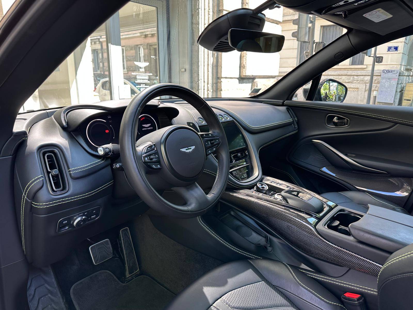 DBX707 DBX707 4.0 Biturbo V8 &mdash; 16