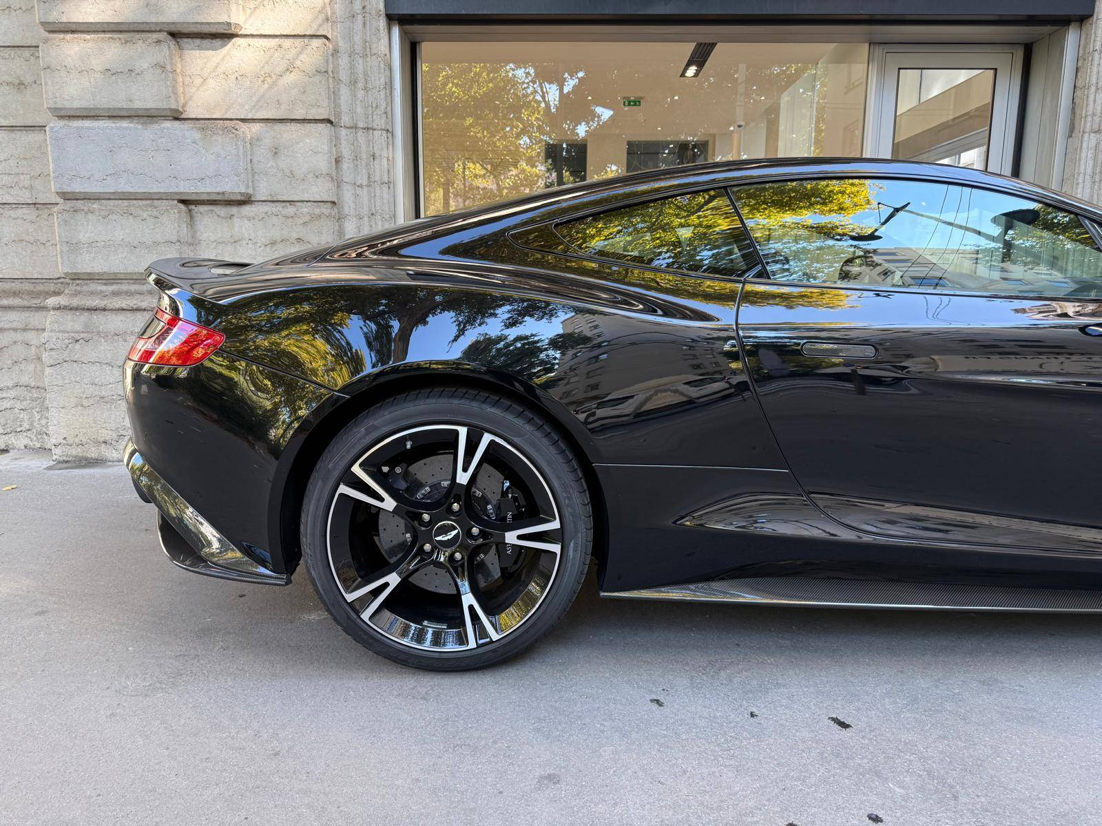 VANQUISH S Vanquish S Ultimate Coupe V12 600 ch Touchtronic 3 &mdash; 10