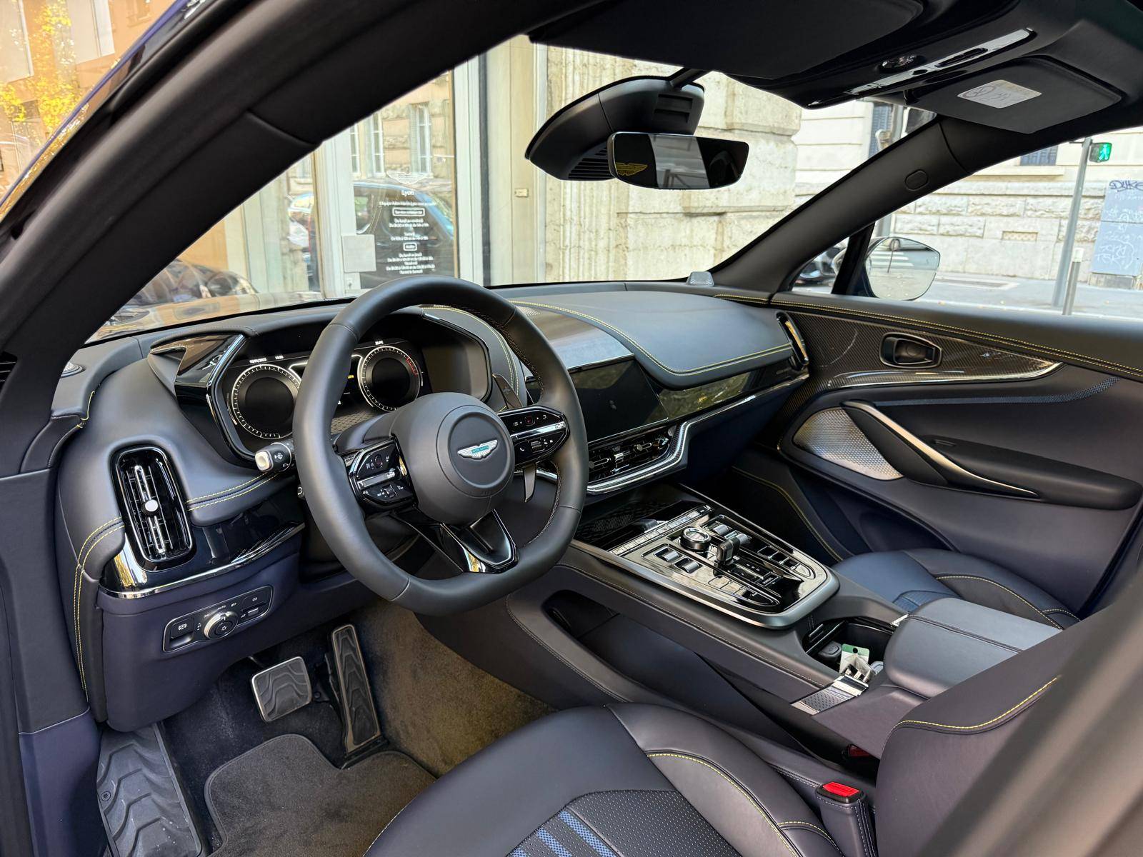 DBX707 DBX707 4.0 Biturbo V8 &mdash; 19