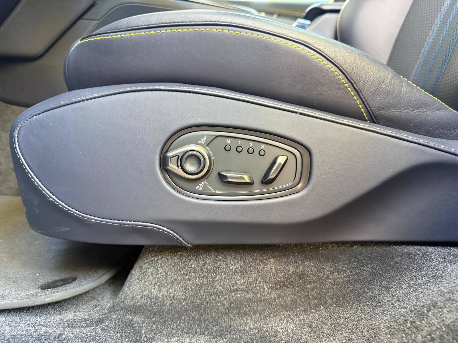 DBX707 DBX707 4.0 Biturbo V8 &mdash; 21