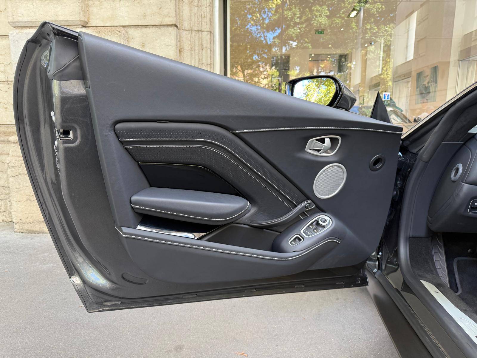 VANTAGE ROADSTER Vantage Roadster 4.0 Biturbo V8 510 ch BVA8 &mdash; 18