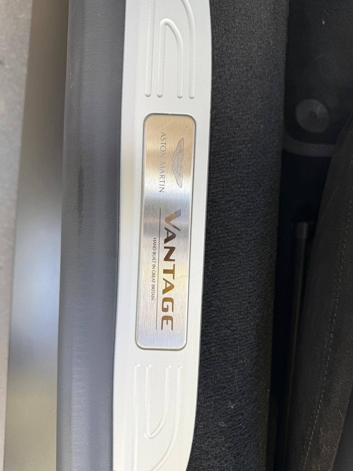 VANTAGE ROADSTER Vantage Roadster 4.0 Biturbo V8 510 ch BVA8 &mdash; 20