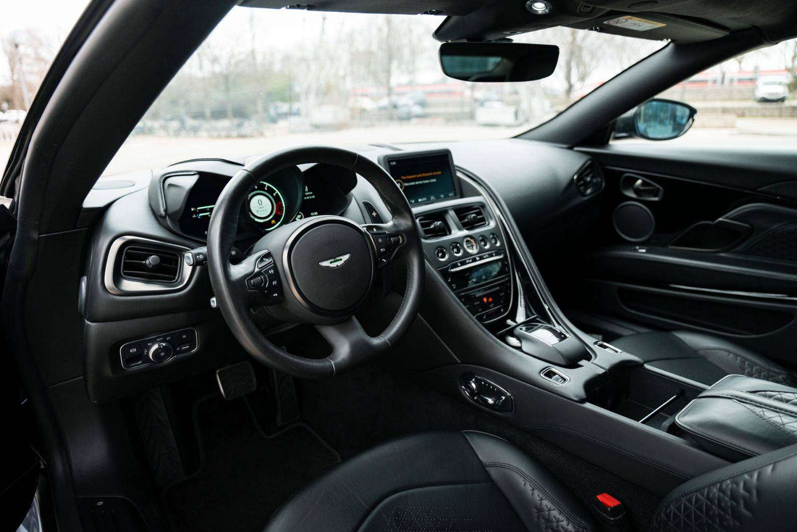 DBS VOLANTE DBS Superleggera Volante 5,2 Biturbo V12 &mdash; 9