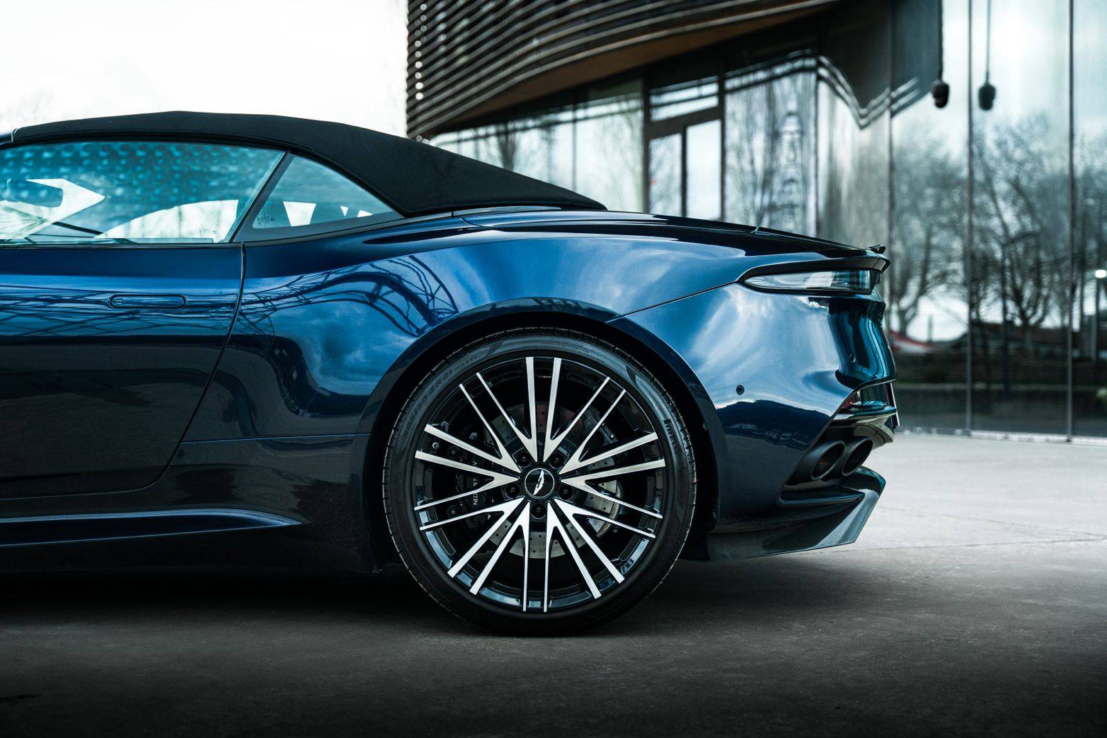 DBS VOLANTE DBS Superleggera Volante 5,2 Biturbo V12 &mdash; 10