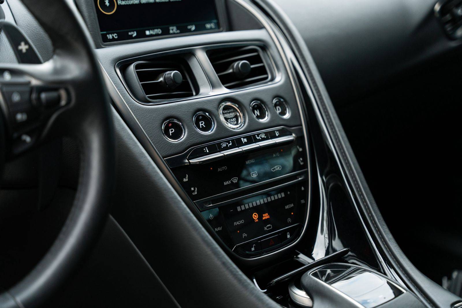 DBS VOLANTE DBS Superleggera Volante 5,2 Biturbo V12 &mdash; 11