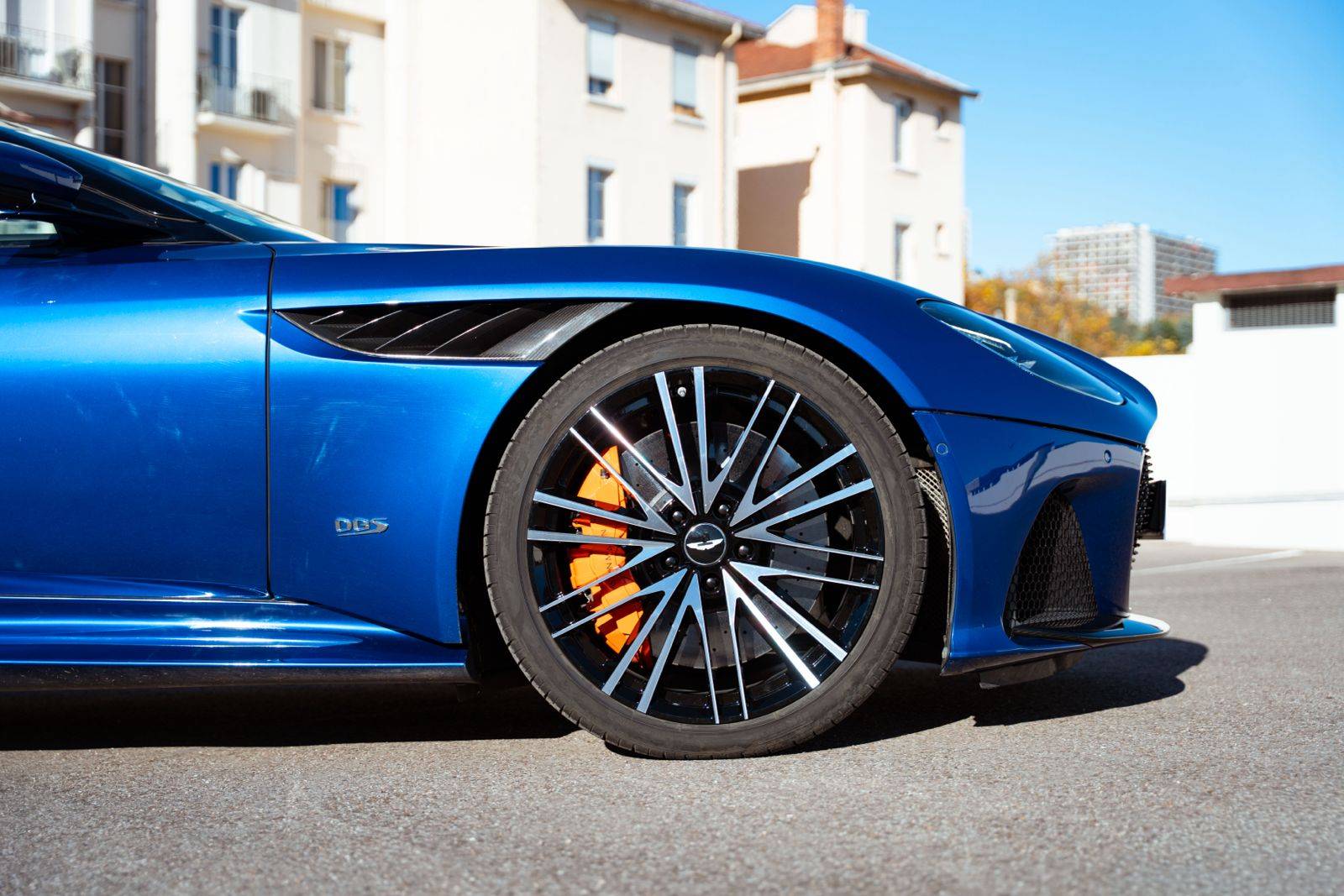 DBS VOLANTE DBS Superleggera Volante 5,2 Biturbo V12 &mdash; 3