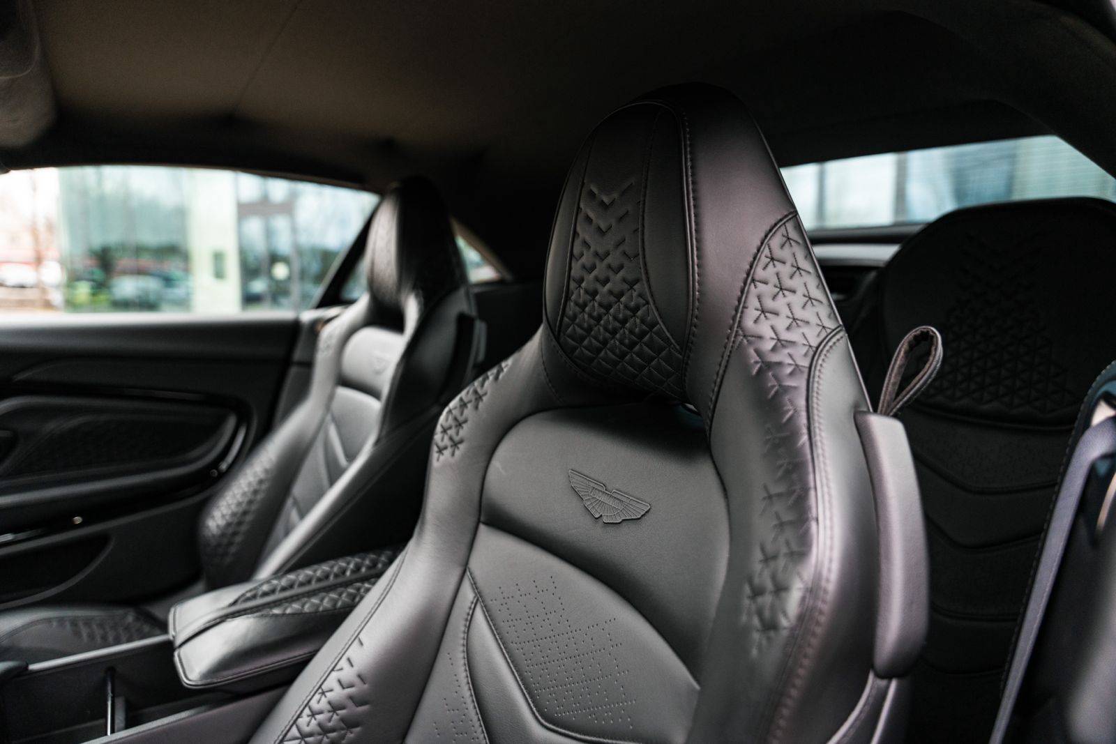 DBS VOLANTE DBS Superleggera Volante 5,2 Biturbo V12 &mdash; 13