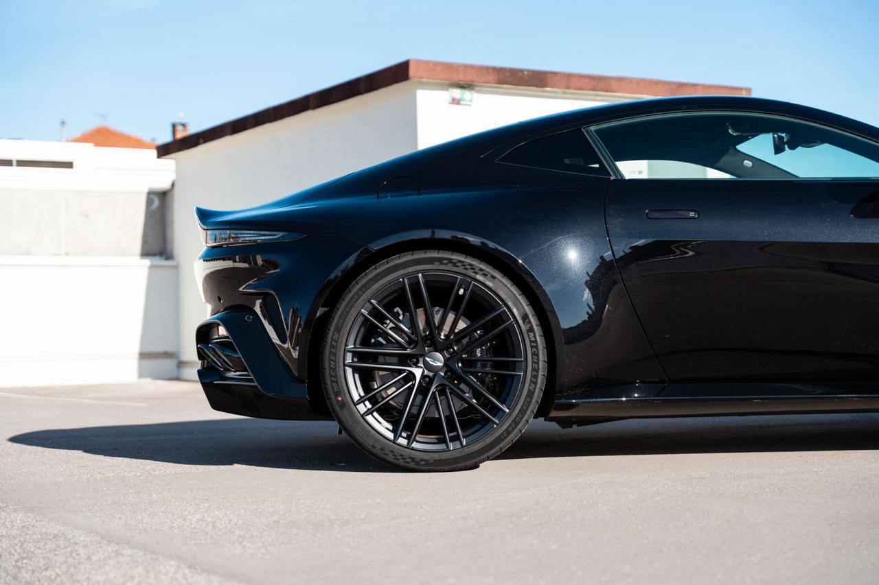 VANTAGE Vantage Coup&eacute; V8 665cv &mdash; 10