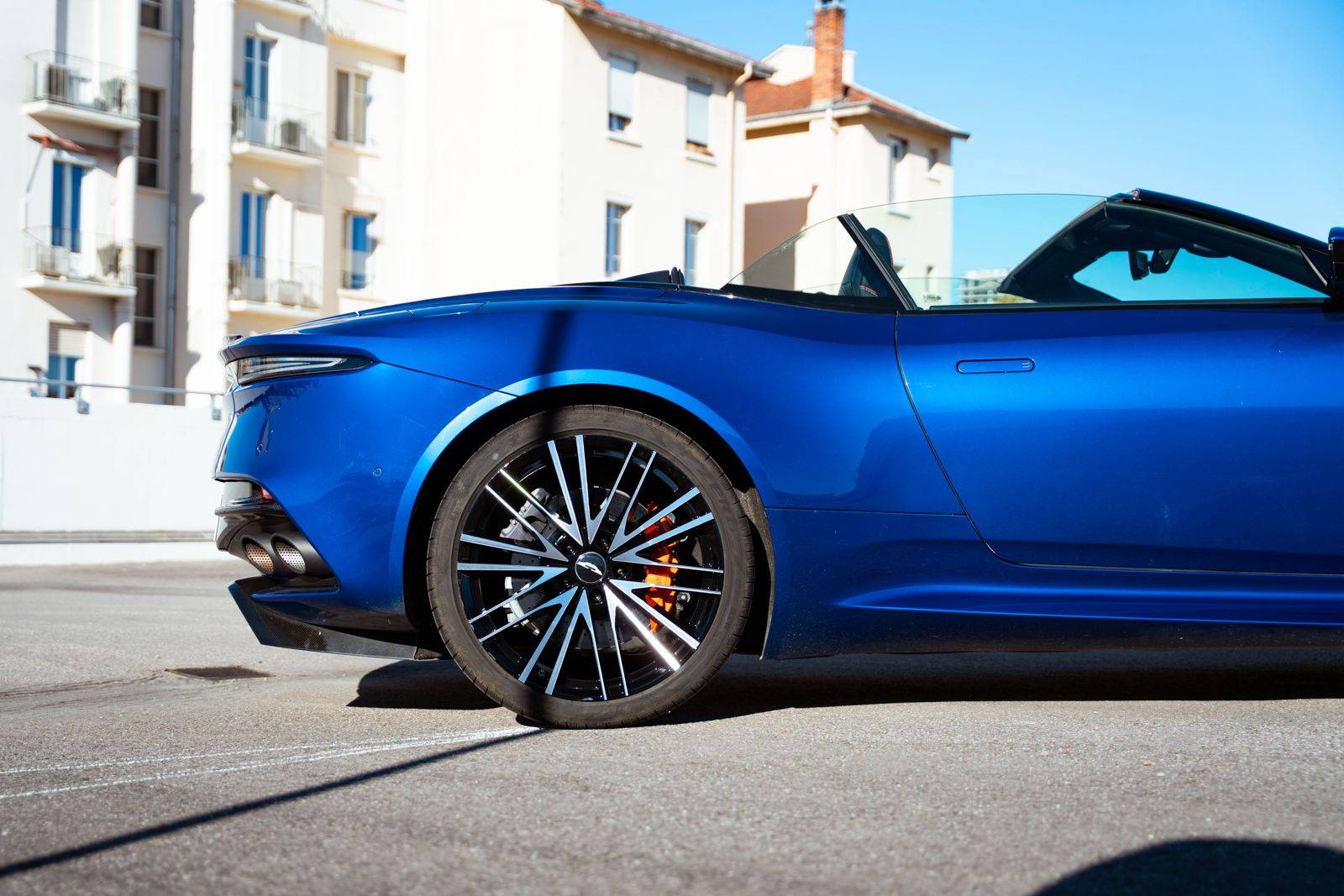 DBS VOLANTE DBS Superleggera Volante 5,2 Biturbo V12 &mdash; 4