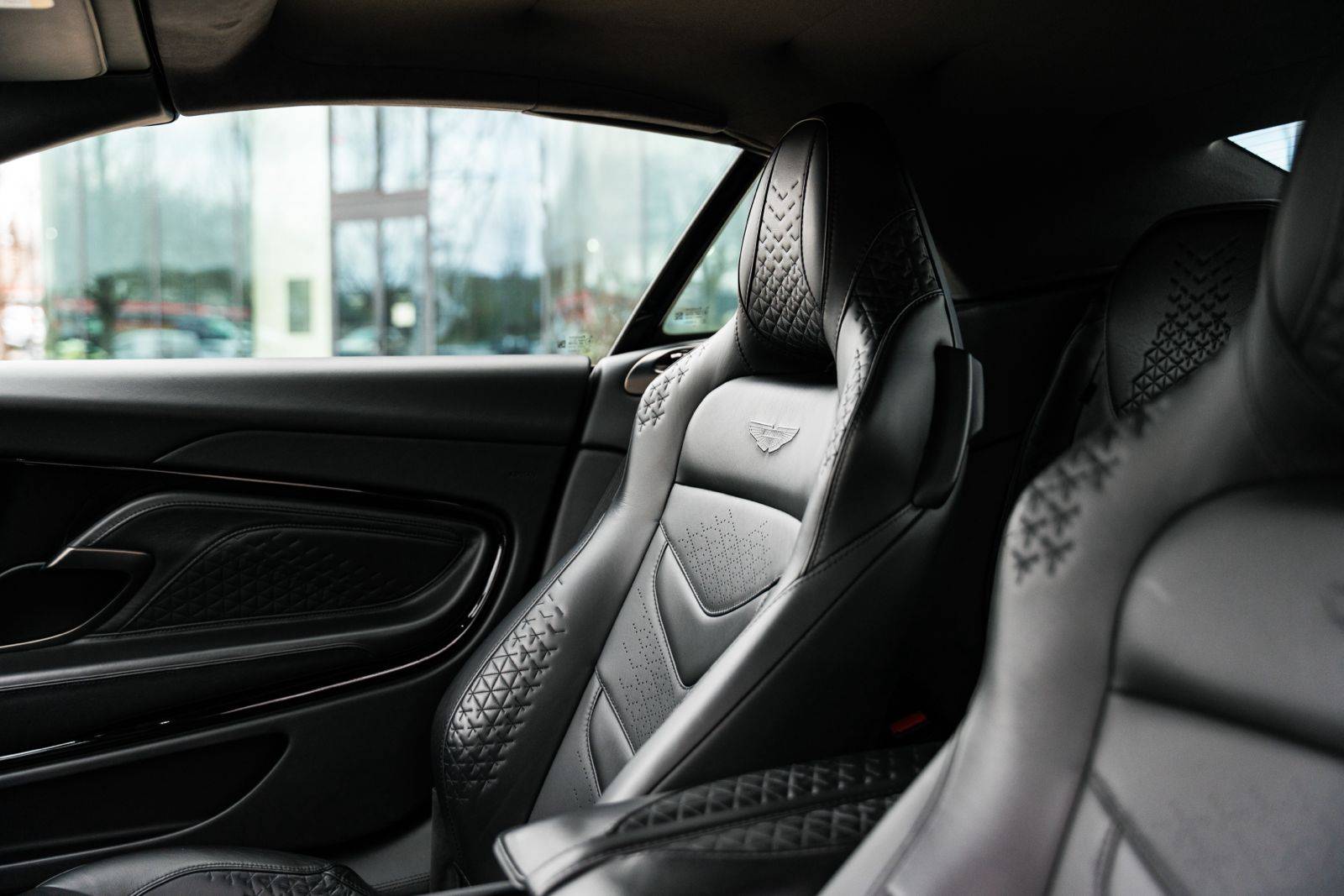 DBS VOLANTE DBS Superleggera Volante 5,2 Biturbo V12 &mdash; 15