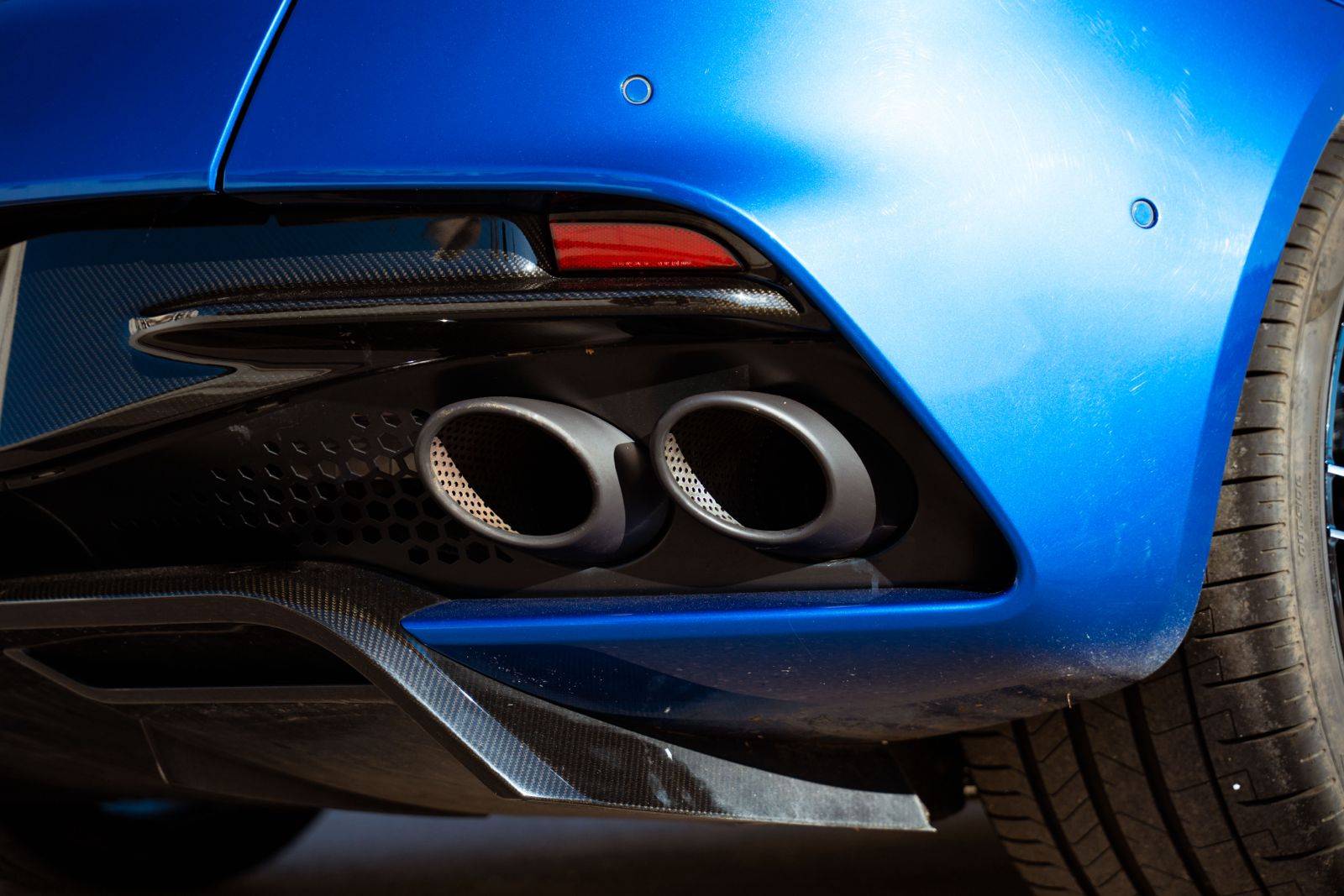 DBS VOLANTE DBS Superleggera Volante 5,2 Biturbo V12 &mdash; 8