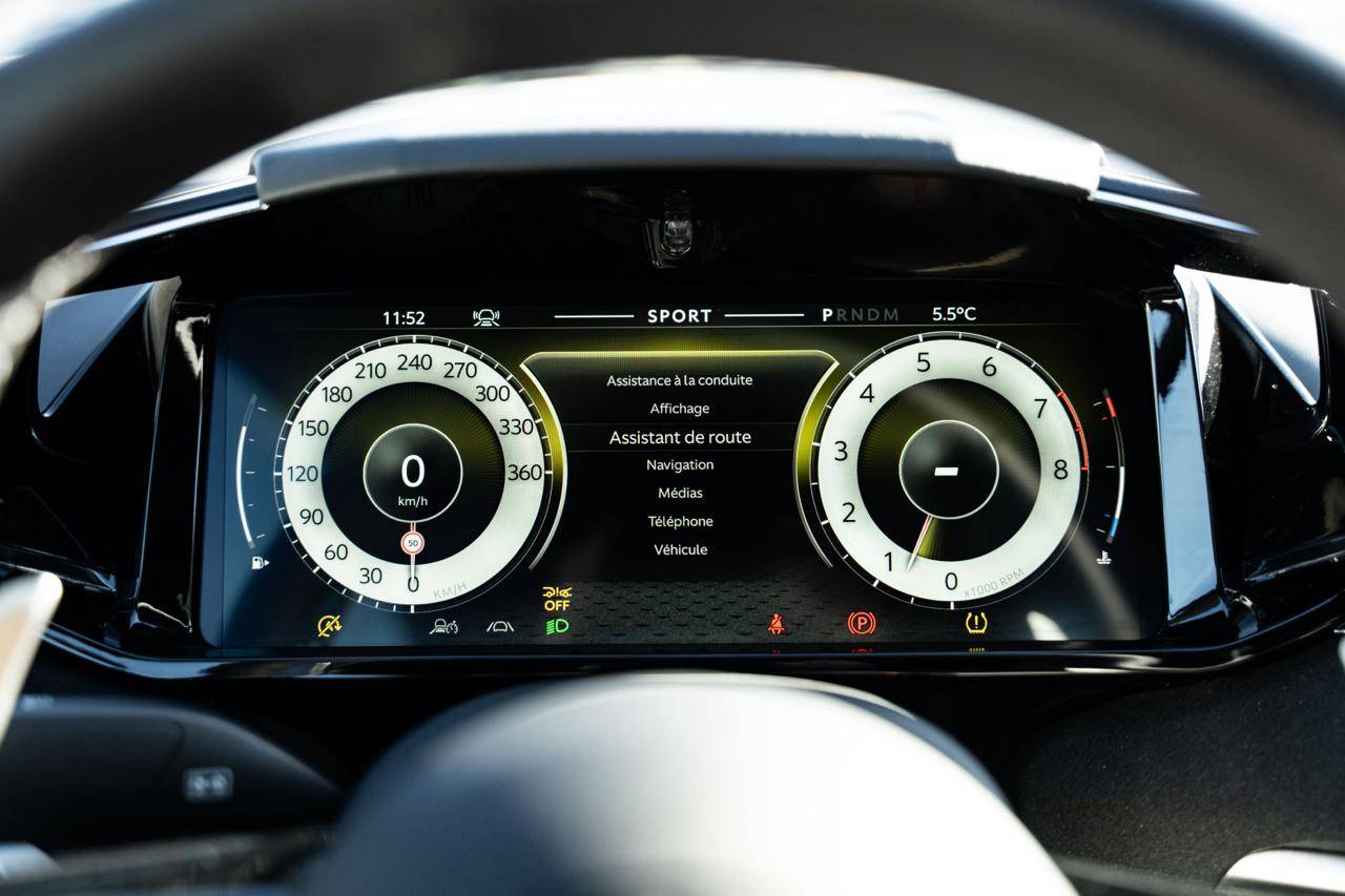 VANTAGE Vantage Coup&eacute; V8 665cv &mdash; 20