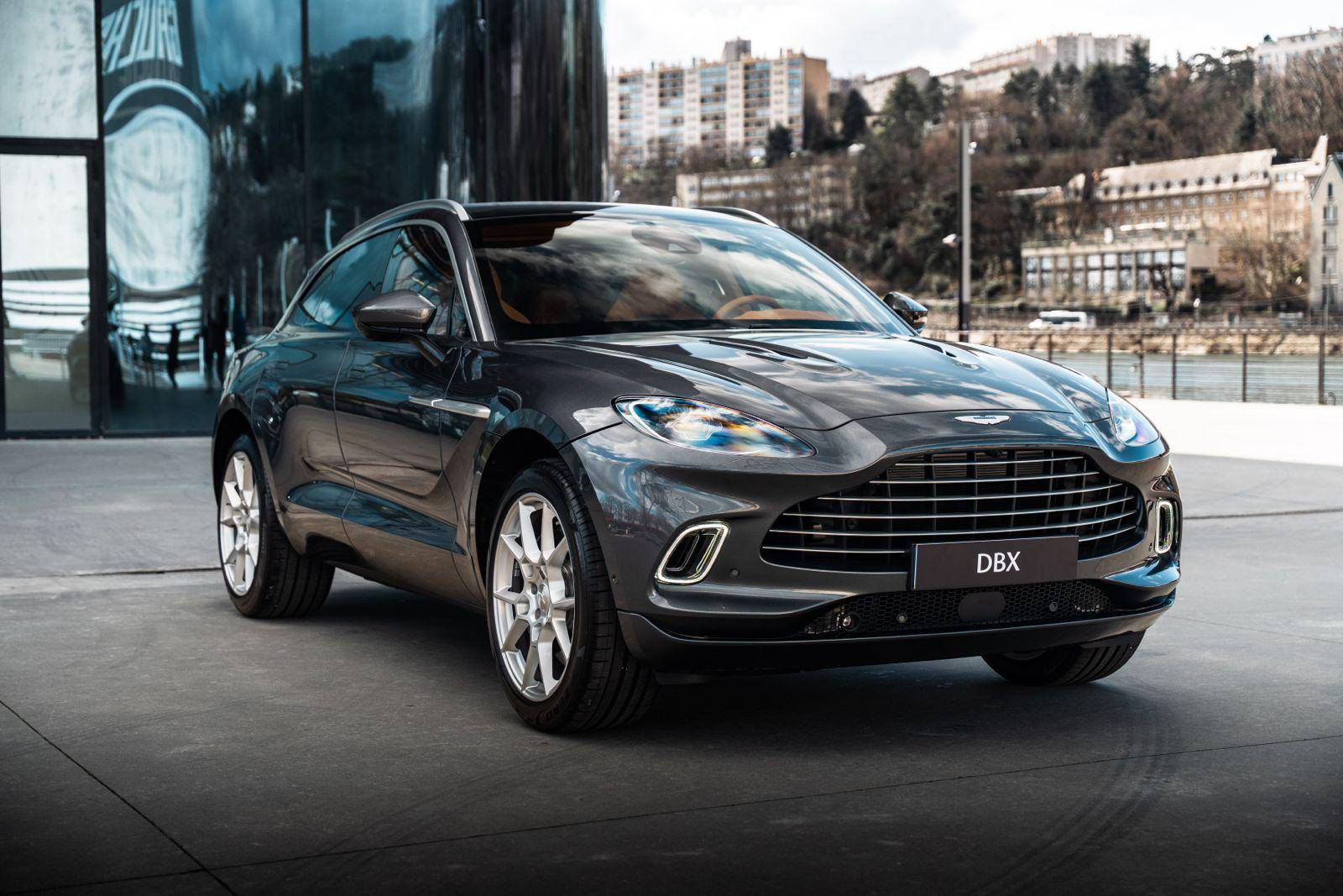 DBX DBX 4.0 Biturbo V8 &mdash; 1