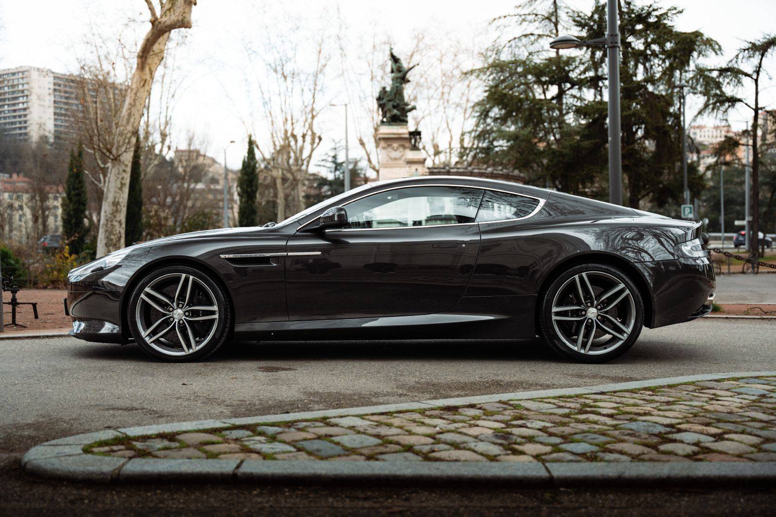 VIRAGE Virage Coup&eacute; V12 &mdash; 4